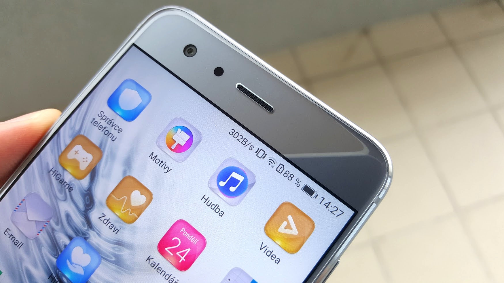 Recenze: Honor 9 opět válcuje i dražší konkurenci honor detail