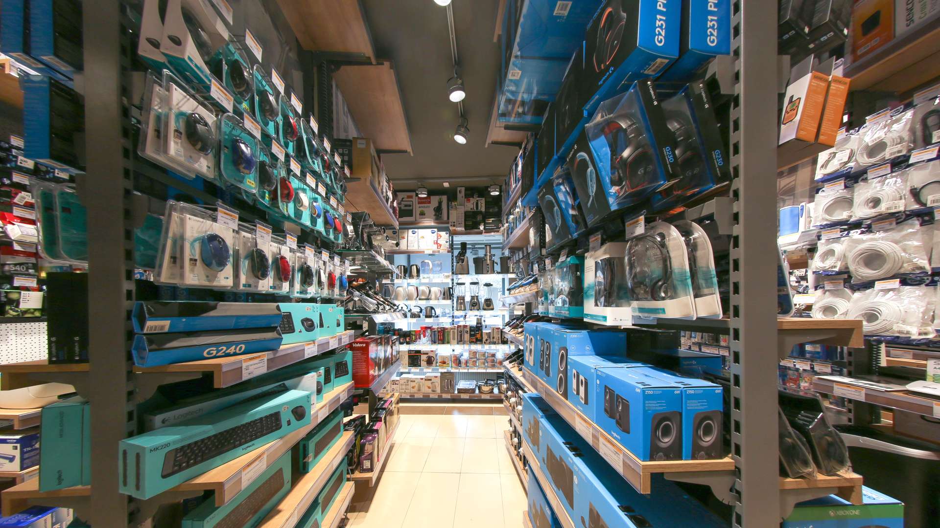 Francouzská: první malá městská prodejna Logitech koutek