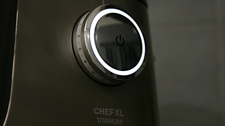 Kenwood Chef XL Titanium: Nadvláda robotů v kuchyni Kenwood Chef XL Titanium