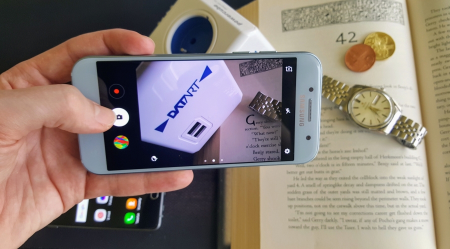 Samsung Galaxy A3 a A5 (2016/17): O rok starší, o dost lepší Samsung Galaxy A3 a A5 (2017)