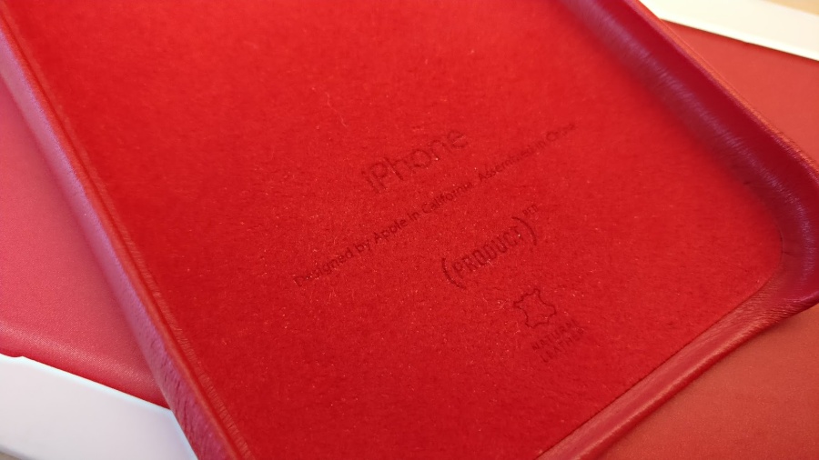 iPhone 7 (PRODUCT)RED jde do boje s AIDS iPhone PRODUCT(RED)