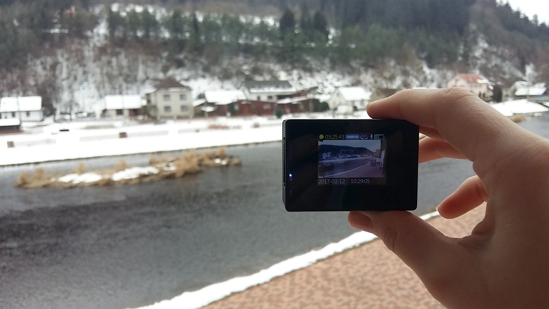 Outdoorové kamery zastoupí většinu funkcí "klasických kamer", ale opačně to nefunguje.