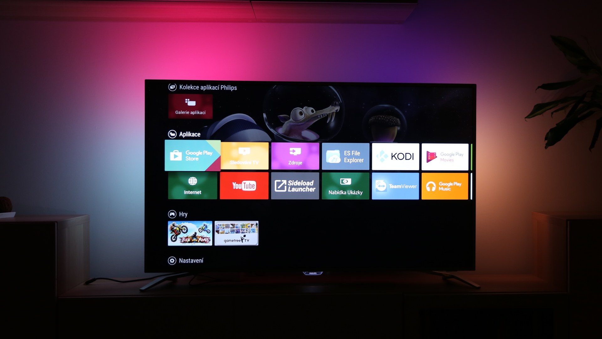 Recenze Philips 55PUS6561/12: Budoucnost je chytrá Recenze Philips 55PUS6561/12 / ambilight