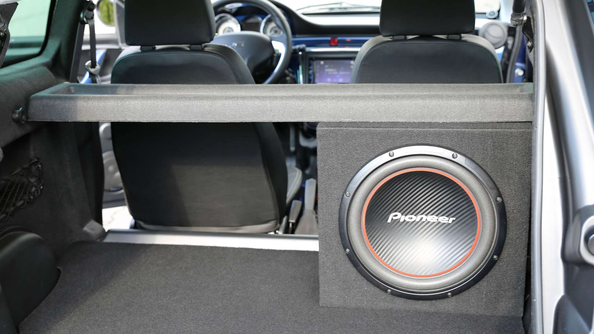 Ligier JS50L: Vyhraj káru pro patnáctiletý