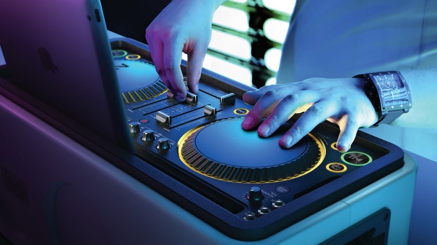 PHILIPS DS8900 M1X DJ aneb mixuj jako Armin Philips DS8900 mixážní pult