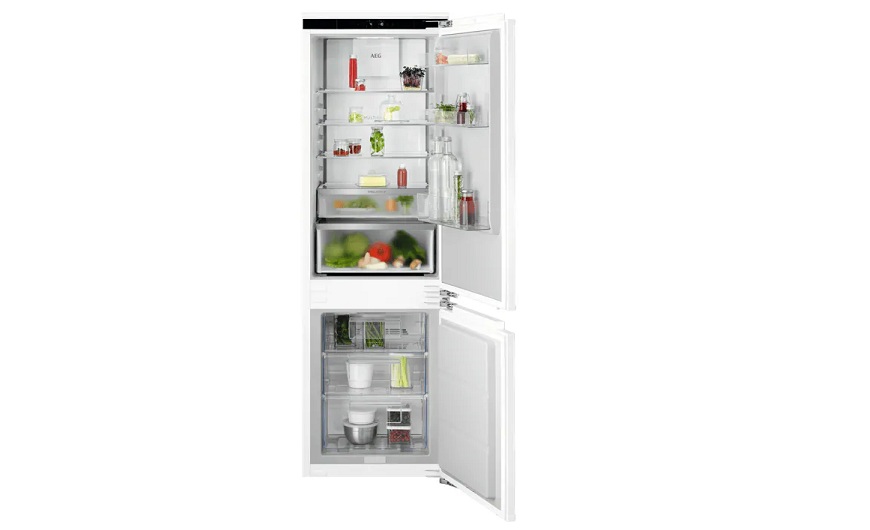 27 dB ticha: Lednice AEG přináší nový standard chlazení Otevřená lednice AEG TC7CS181AF série 7000 No Frost CoolAssist®