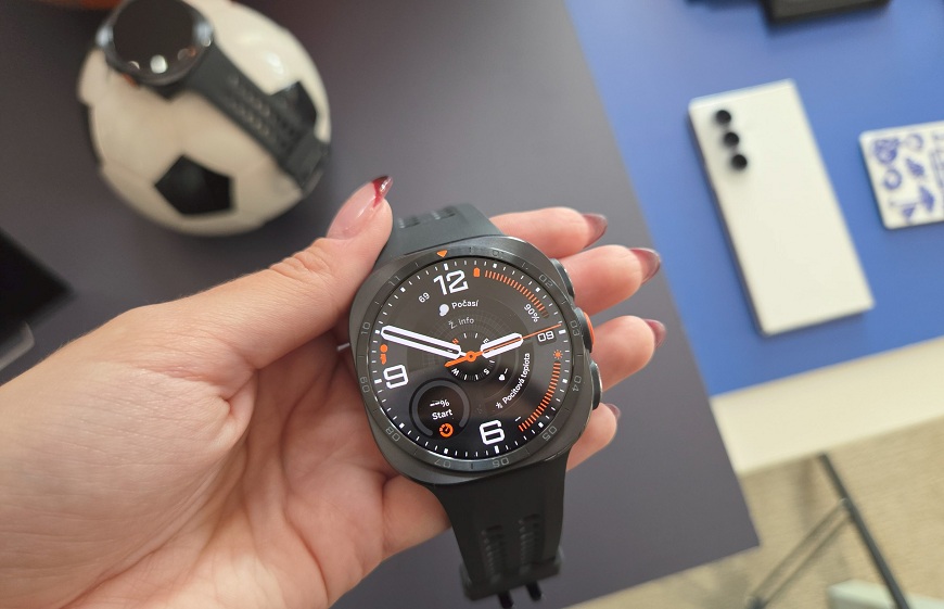 Chytré hodinky, které neznají limity. Samsung představil nové Galaxy Watch9 a Galaxy Watch Ultra2 Detail na displej hodinek Samsung Galaxy Watch Ultra2.