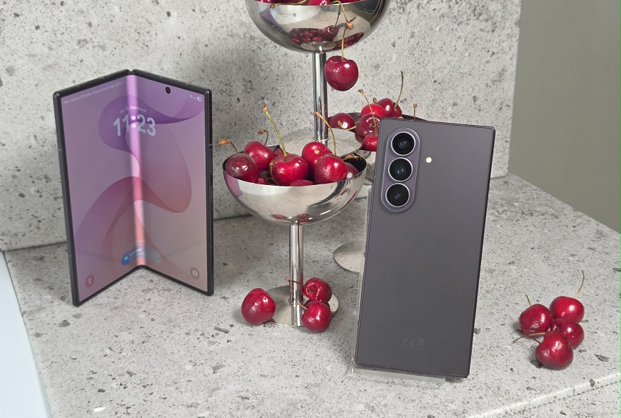 A je to venku! Tři nové skládačky Samsung s velkým překvapením: Galaxy Z Fold8 kompletně mění formát stran Samsung Galaxy Z Fold8 Ultra
