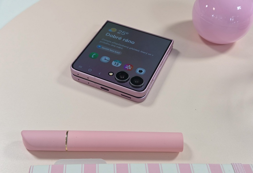 A je to venku! Tři nové skládačky Samsung s velkým překvapením: Galaxy Z Fold8 kompletně mění formát stran Vnější displej Samsungu Galaxy Z Flip8.