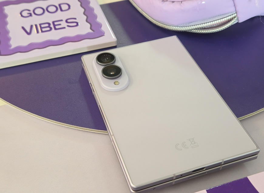 A je to venku! Tři nové skládačky Samsung s velkým překvapením: Galaxy Z Fold8 kompletně mění formát stran Fotoaparáty Samsungu Galaxy Z Fold8.