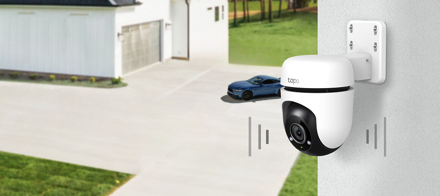 Jak připojit IP kameru: Průvodce krok za krokem připojením přes Wi-Fi i kabel IP kamera Tapo monitorující exteriér domu