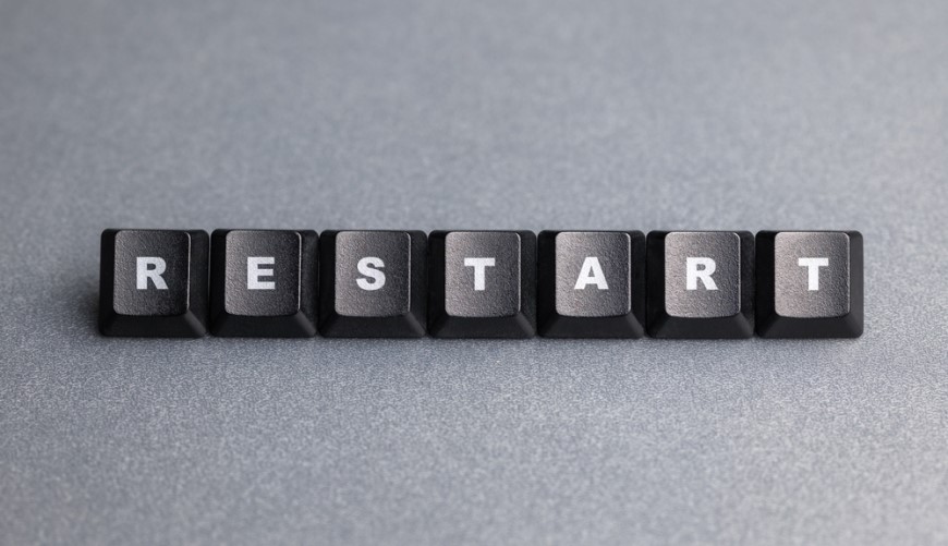 RESTART poskládán z kláves klávesnice