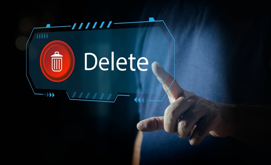 Jak dát notebook do továrního nastavení? Zvládnete to sami bez servisu prst ukazuje na slovo delete