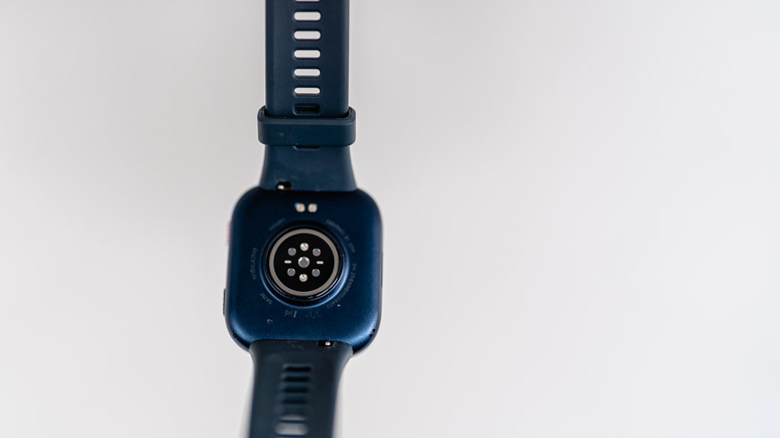 pohled na hodinky Amazfit Bip Max zezadu
