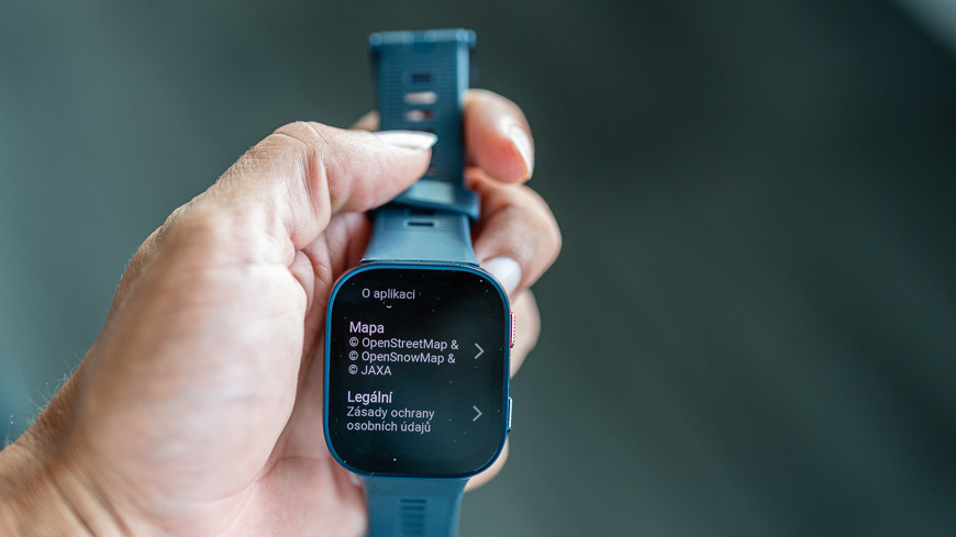 detail ciferníku hodinek Amazfit Bip Max
