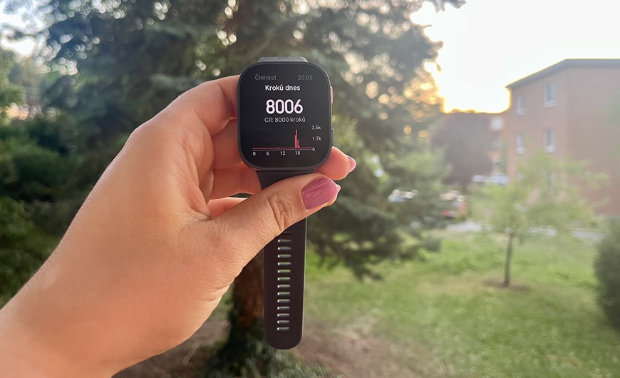 hodinky Amazfit Bip Max ukazují denní počet kroků
