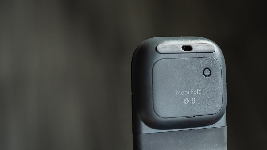 Recenze: Logitech Mobi Fold – Myš, kterou složíte a schováte do kapsy pohled na spodní část myši Logitech Mobi Fold