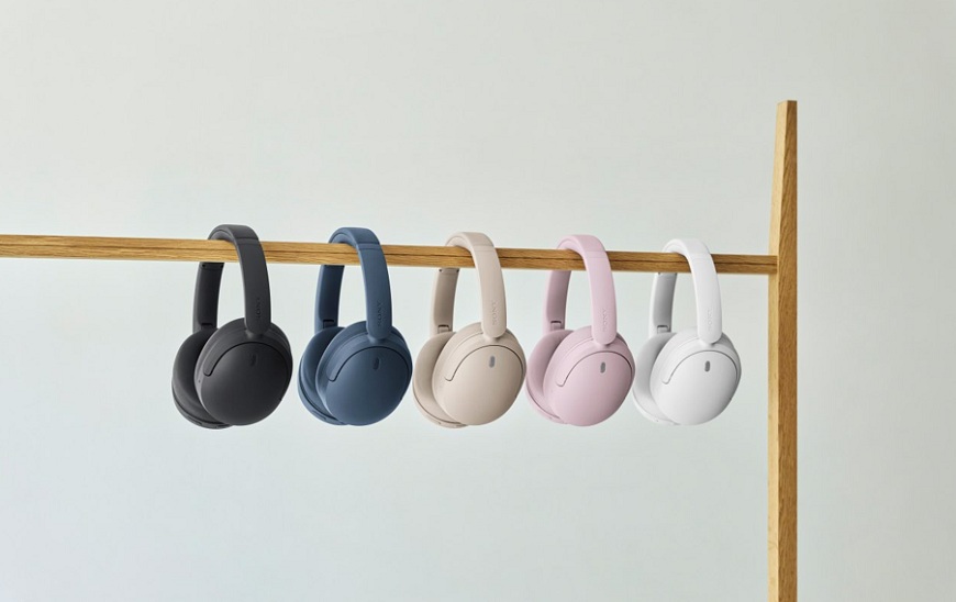 Sony představuje nová sluchátka. Kombinují styl, pohodlí, ANC, dlouhou výdrž a kvalitní zvuk v moderním designu Barevné varianty nových sluchátek Sony.