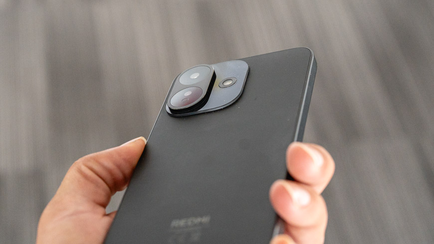 Recenze: Xiaomi Redmi Note 17 Pro 5G – Designovka s neuvěřitelnou výdrží Xiaomi Redmi Note 17 Pro 5G ze zadní strany s detailním záběrem na fotoaparát