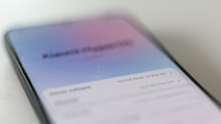 Recenze: Xiaomi Redmi Note 17 Pro 5G – Designovka s neuvěřitelnou výdrží Xiaomi Redmi Note 17 Pro 5G detailní záběr na displej