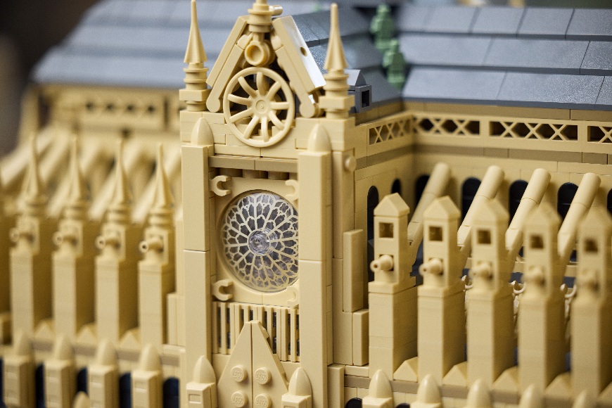Detail stavebnice LEGO® Architecture 21061 Notre-Dame v Paříži