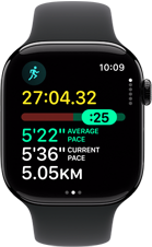 Apple Watch 11, hliníkové pouzdro, klavírně černá barva, cvičení Běh, ikona běhu, údaje: čas, tepová frekvence, průběžné tempo, průměrné tempo, vzdálenost. na pravém boku korunka Digital Crown, sportovní řemínek, černá barva
