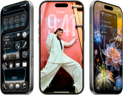 Tři iPhony 17 Pro z různých úhlů se třemi různými obrazovkami iOS 26, včetně plochy s designem Liquid Glass, tapety a Fotek